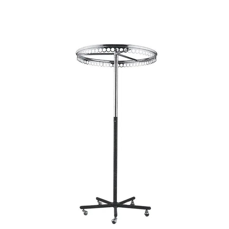 علاقة ملابس وسط دوارة دائرية